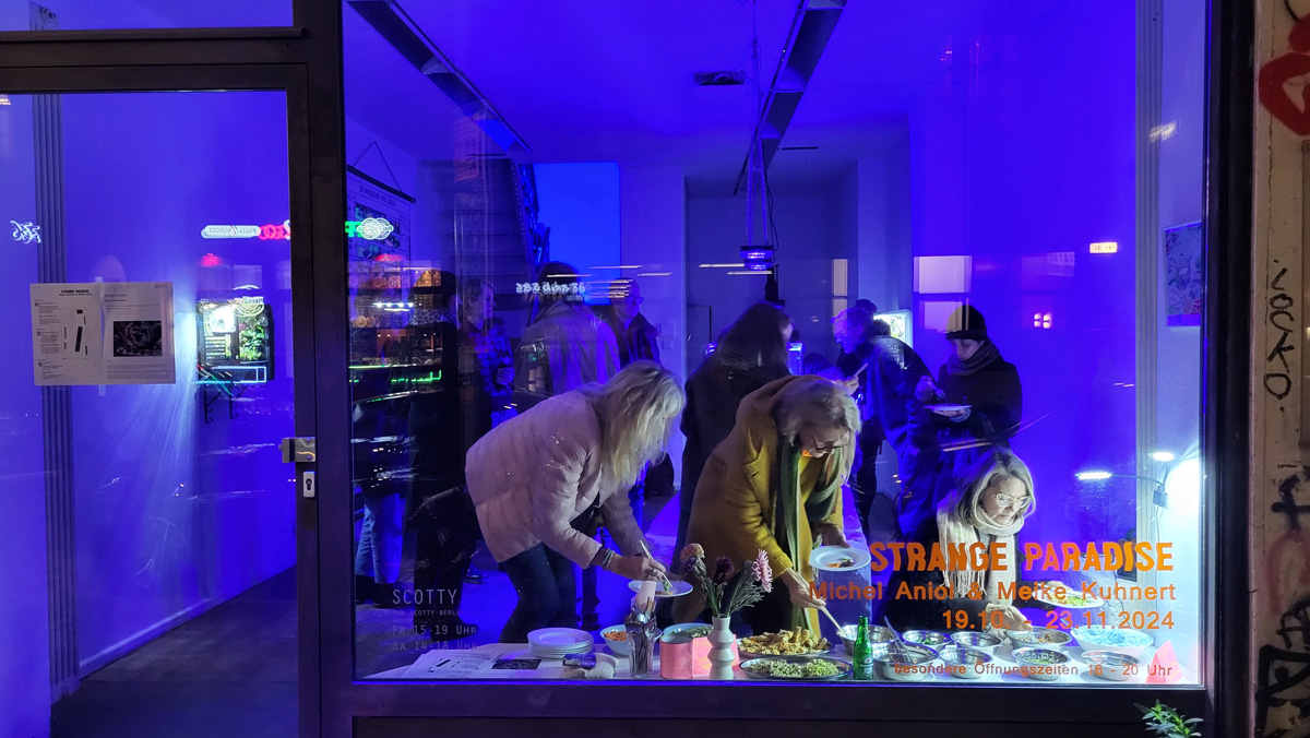 stay hungry Mobile Menu 22 Symbiotic Meal @ Scotty Space Berlin